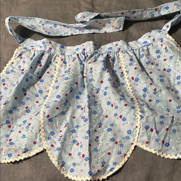 ventige Accessories - Floral Blue Apron with Red Accents